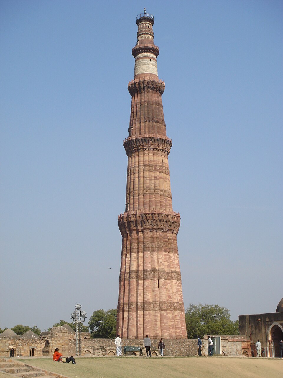 Qutb_Minar_tower.jpg