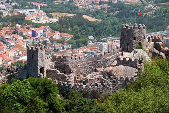 Castelo dos Mouros.jpg